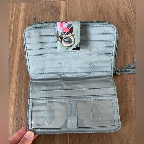 Vera Bradley Turnlock Wallet With RFID Protection NWOT - Picture 4 of 5